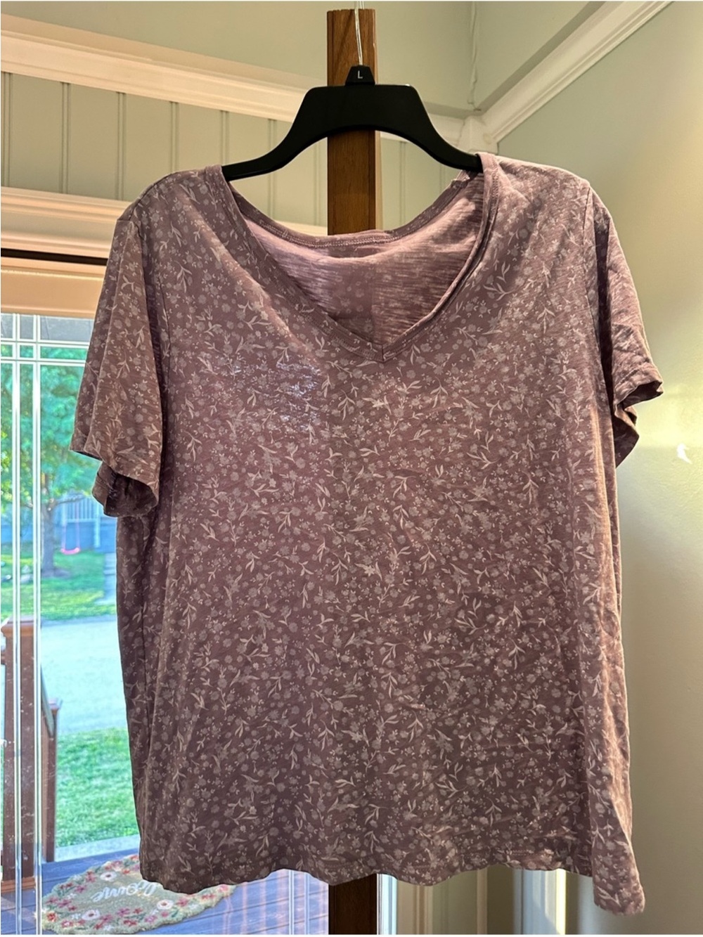Old Navy Lavender Floral Short Sleeve Eveywear Tee Shirt L